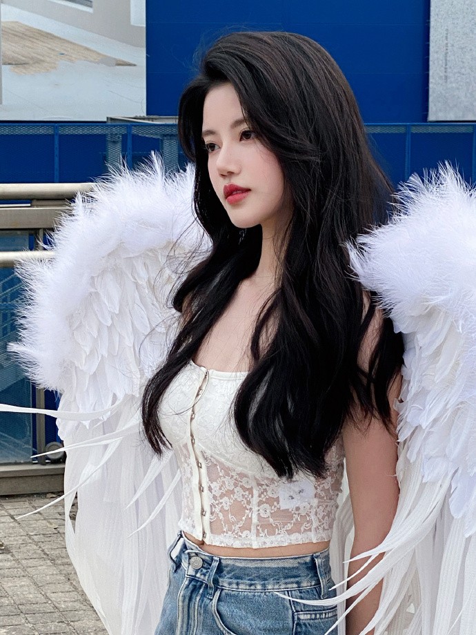 曲婉婷癌症消息引发热议，网友热议：这是否为现世报？ 配图